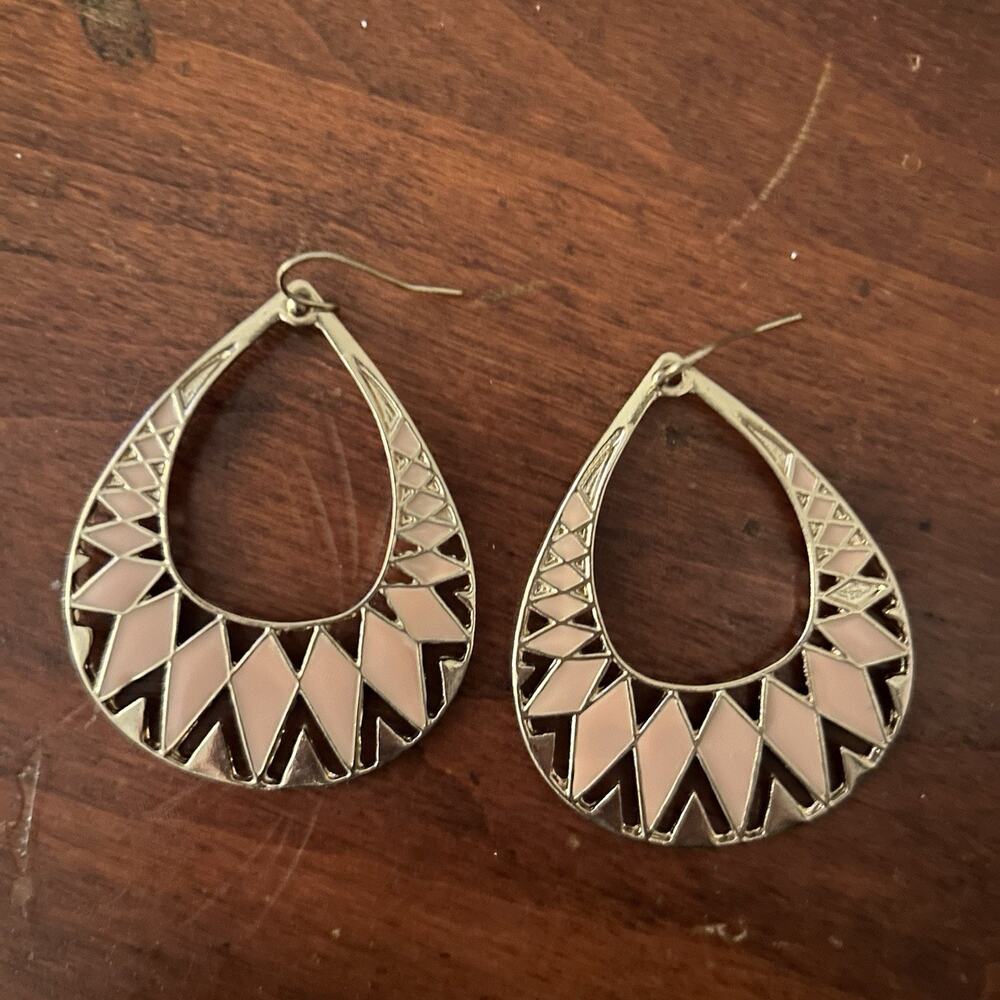 Vintage Gold Tone Cutout Teardrop Earrings Tribal Boho Style Pale Pink